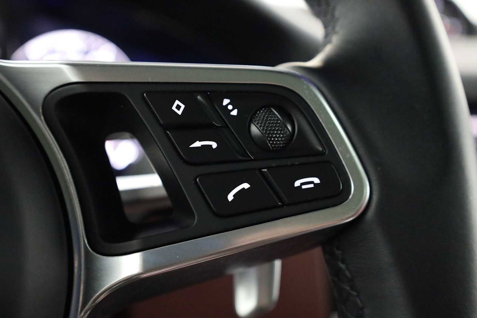 Used 2022 Porsche Cayenne image 28