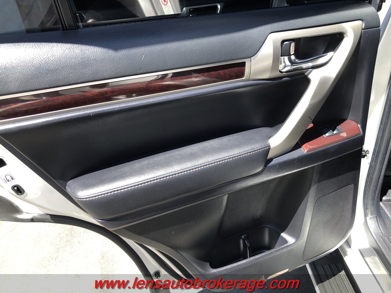 Used 2014 Lexus GX 460 w/ Premium Package AWD/4WD image 17