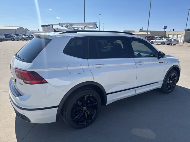 Used 2024 Volkswagen Tiguan SE R-Line AWD/4WD image 7