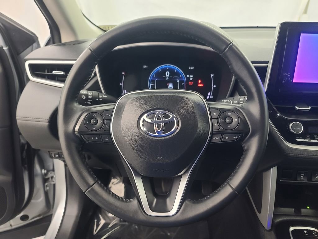 Used 2025 Toyota Corolla Cross XLE AWD/4WD image 31
