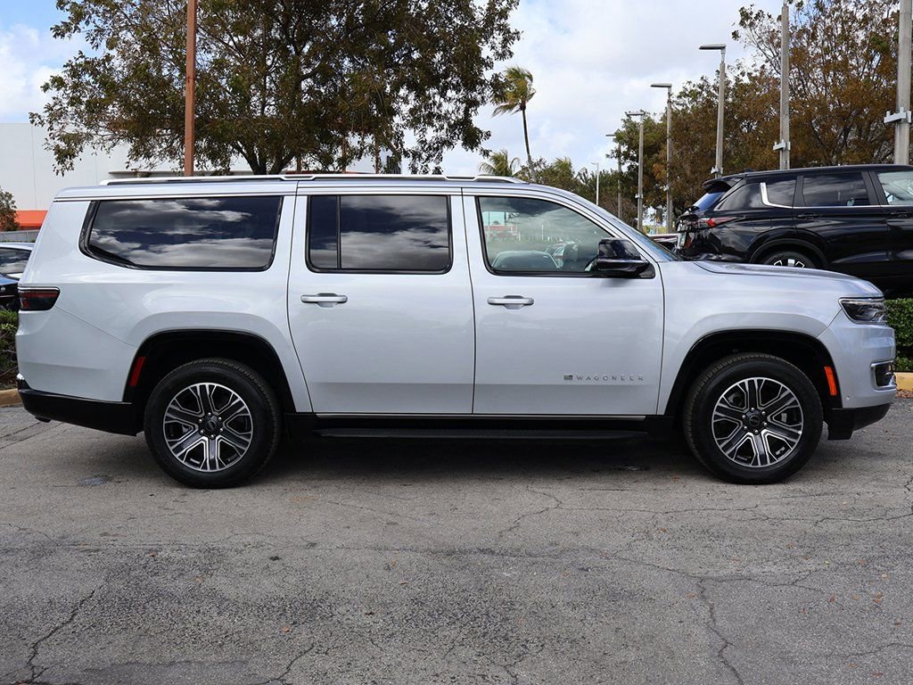 Used 2025 Jeep Wagoneer L Series II w/ 8-pass Seating Package AWD/4WD image 19