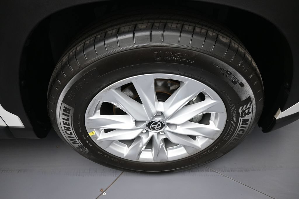 Certified 2024 Toyota Corolla Cross LE AWD/4WD image 12