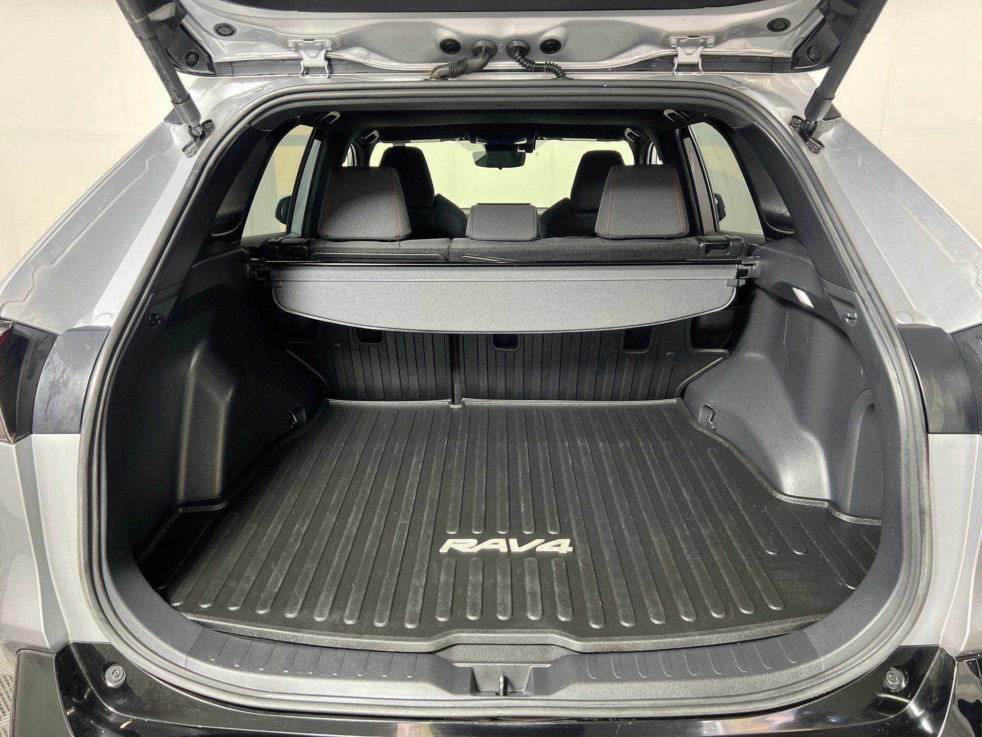 Used 2024 Toyota RAV4 SE w/ Weather & Moonroof Package AWD/4WD image 22