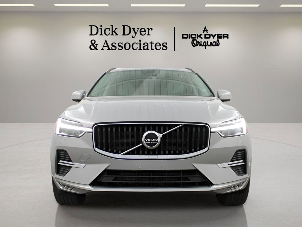 Used 2023 Volvo XC60 B5 Core w/ Climate Package AWD/4WD image 8