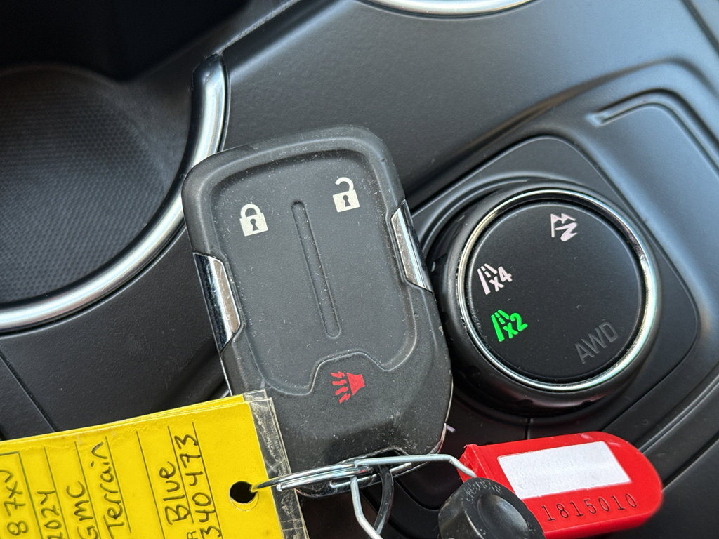 Used 2024 GMC Terrain SLE image 36