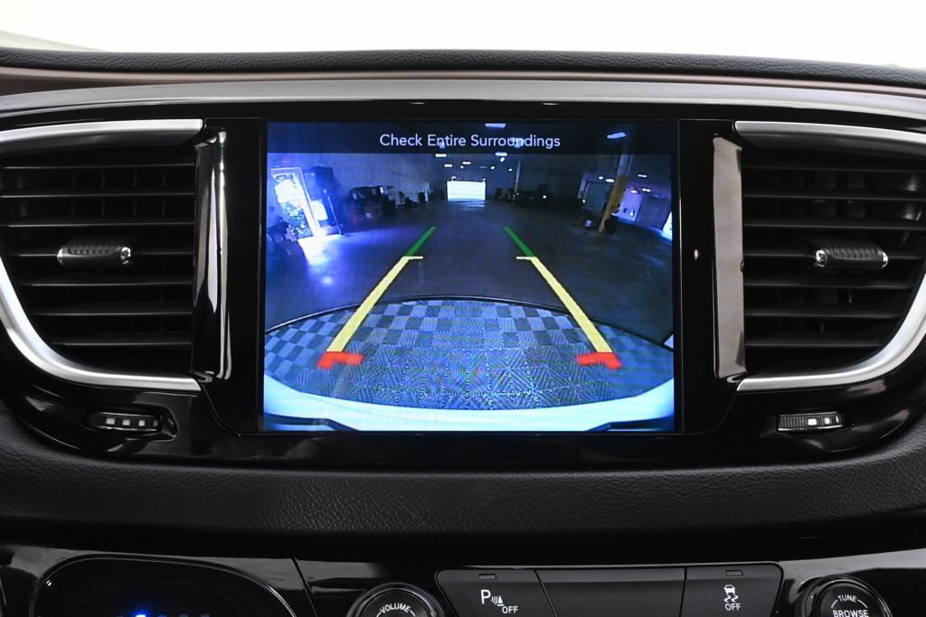 Used 2017 Chrysler Pacifica Touring-L Plus FWD image 31