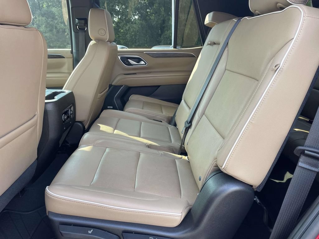 Used 2021 Chevrolet Tahoe Premier w/ Premium Package AWD/4WD image 12