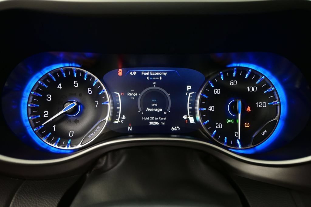 Used 2025 Chrysler Pacifica Select FWD image 22