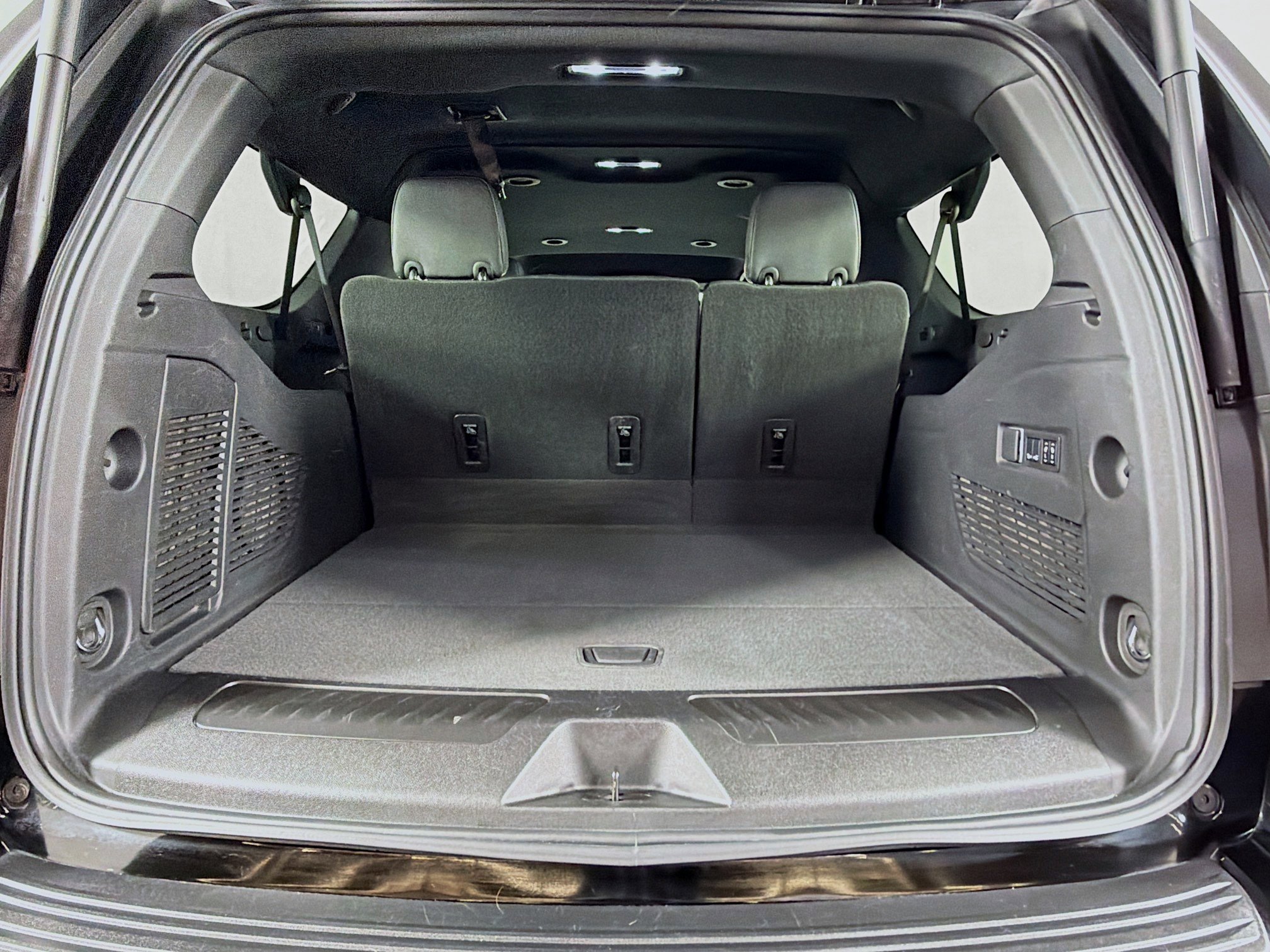 Used 2025 GMC Yukon XL Elevation image 27