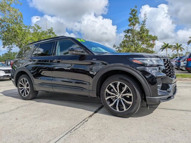 Certified 2025 Ford Explorer ST-Line image 2