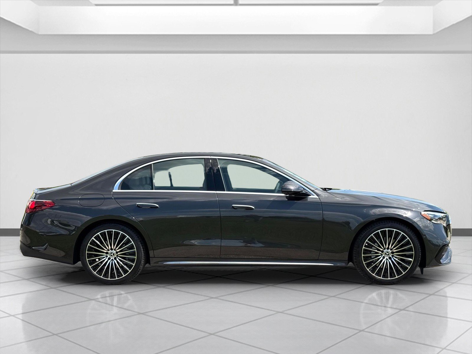 Used 2026 Mercedes-Benz E 350 Sedan image 2