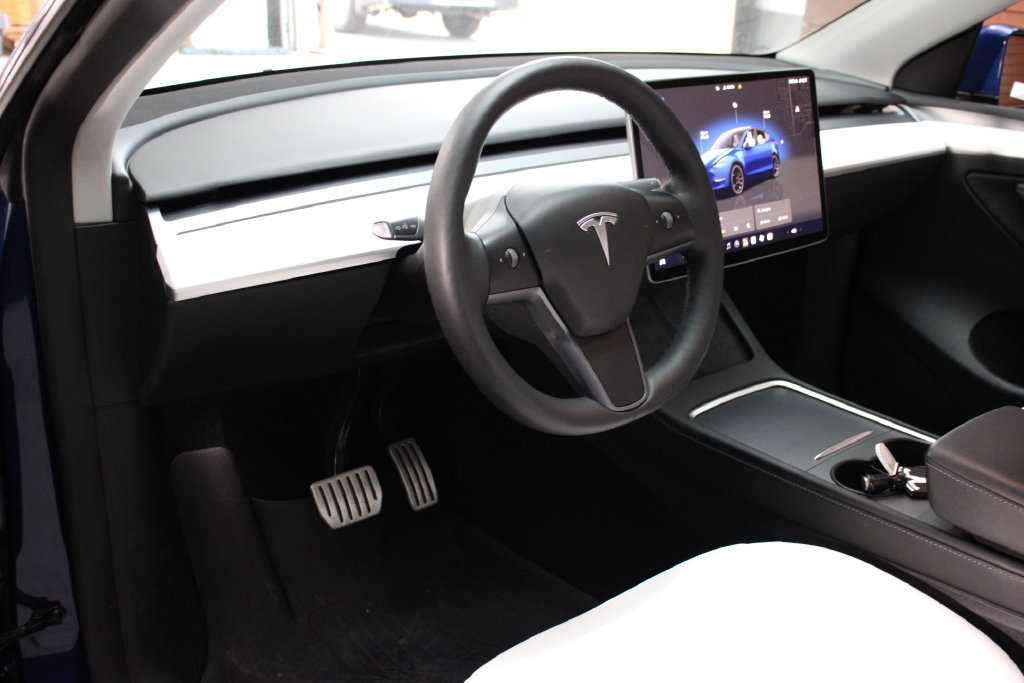Used 2023 Tesla Model Y Performance AWD/4WD image 8