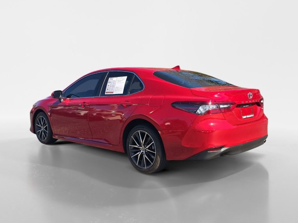 Used 2023 Toyota Camry XLE image 3