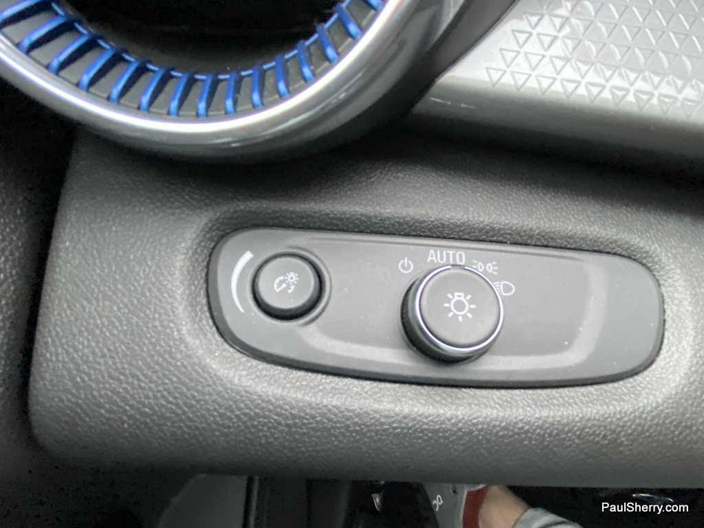 Used 2025 Chevrolet Trax LT w/ LT Convenience Package FWD image 18
