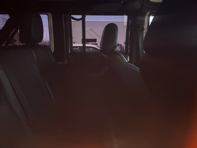 Used 2015 Jeep Wrangler Unlimited Rubicon w/ Connectivity Group image 4