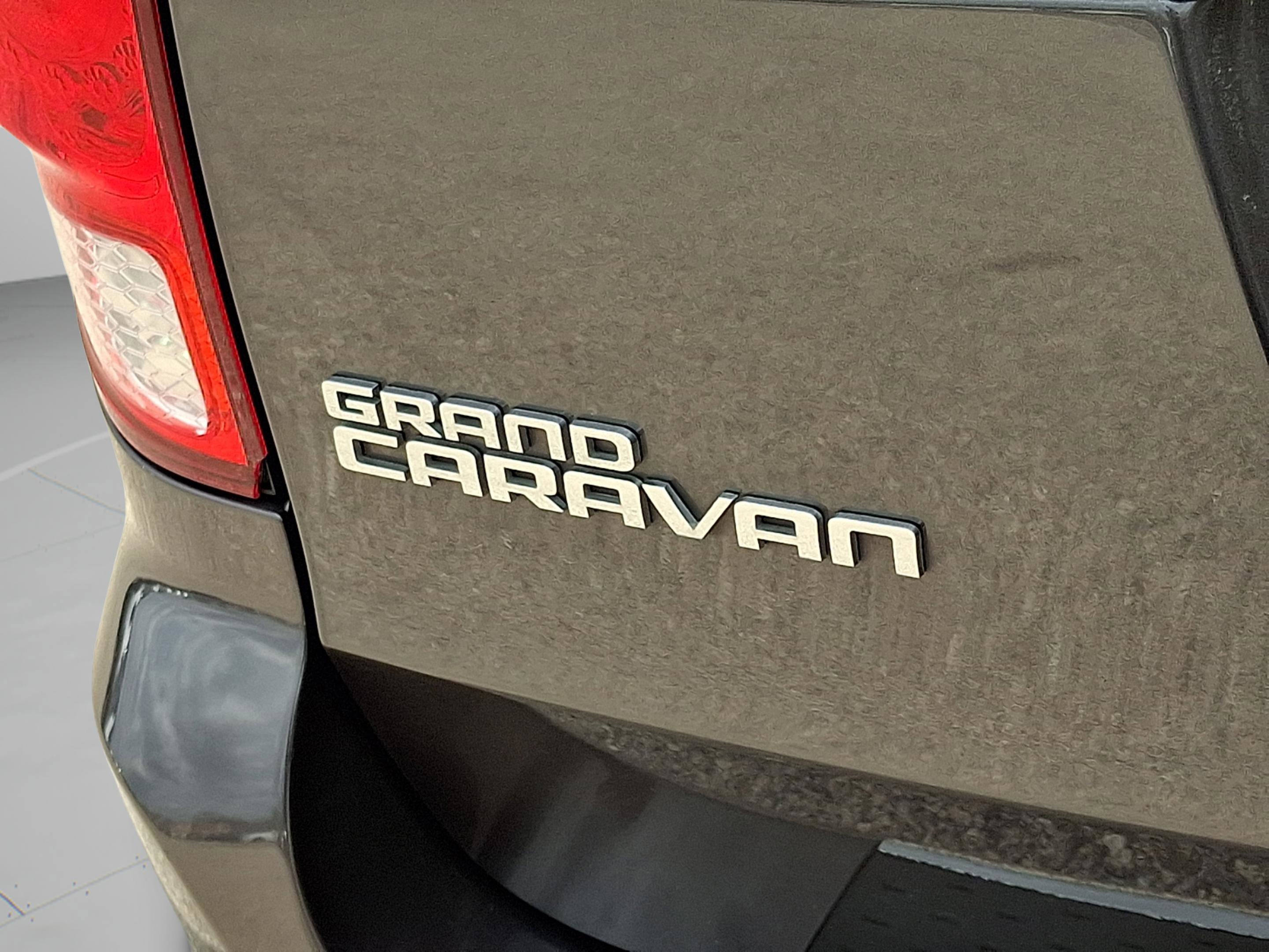 Used 2015 Dodge Grand Caravan SXT w/ UConnect Hands-Free Group image 28