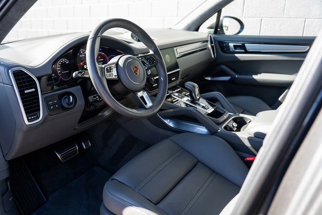 Certified 2022 Porsche Cayenne Turbo image 5