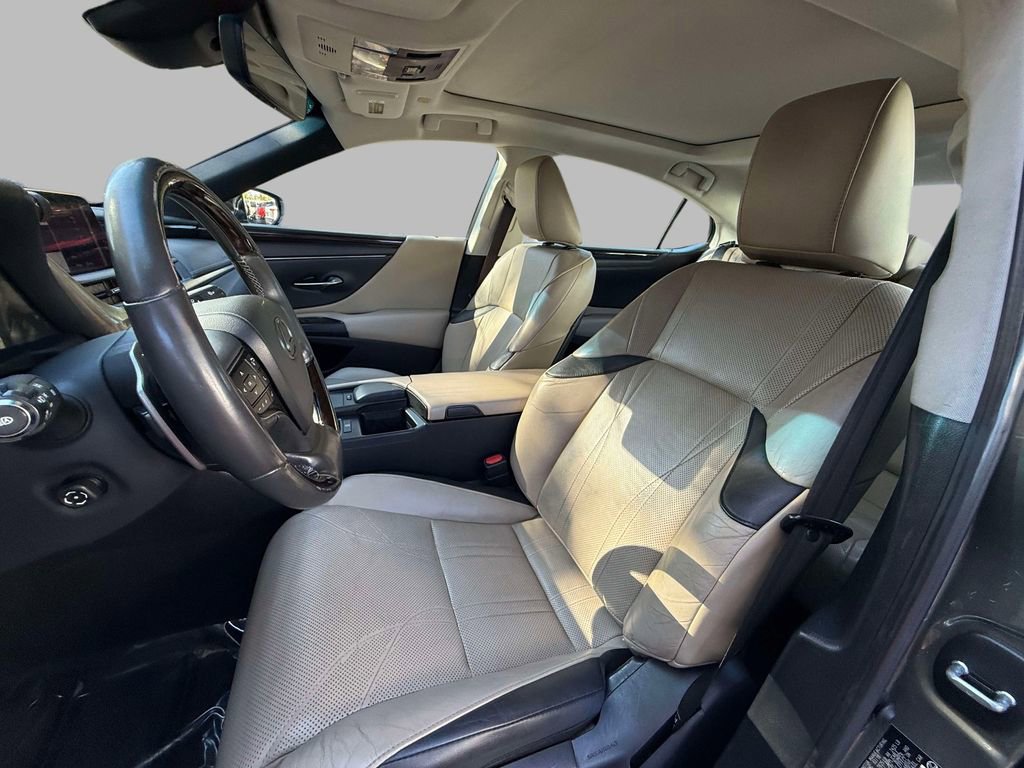 Used 2019 Lexus ES 350 350 Luxury w/ Accessory Package image 2