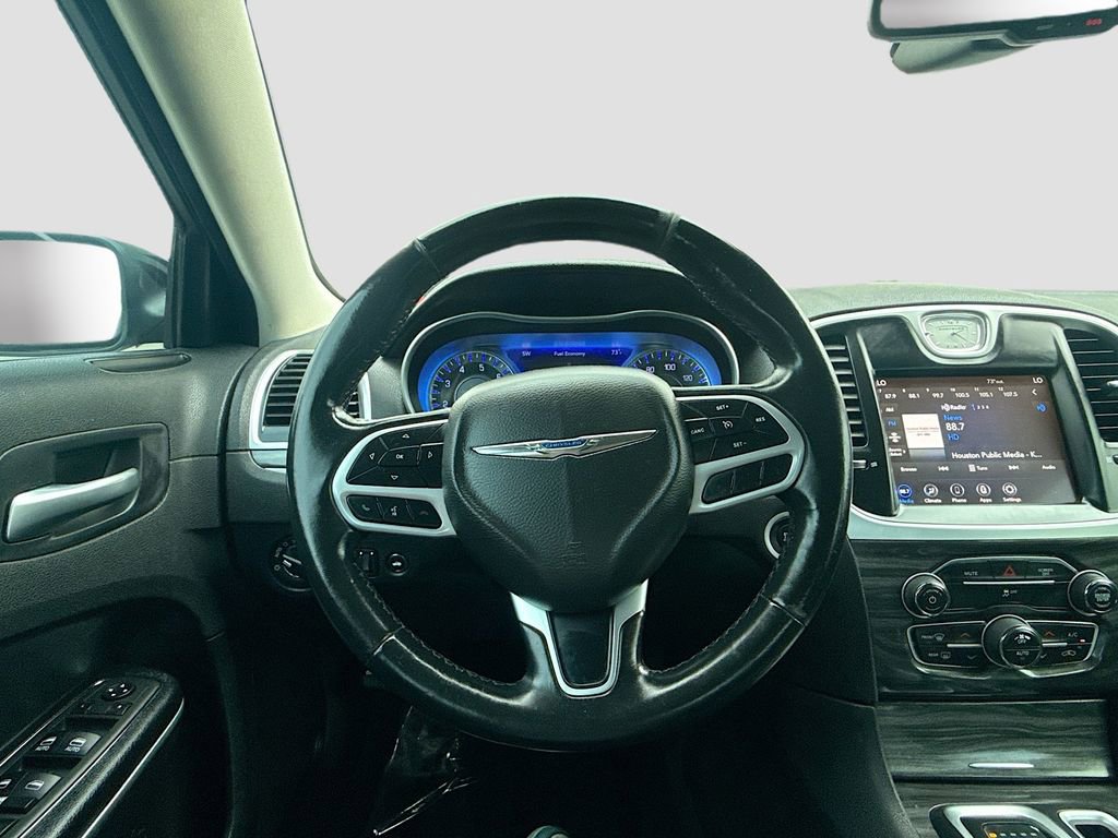Used 2022 Chrysler 300 Touring w/ Sport Appearance Package RWD image 11
