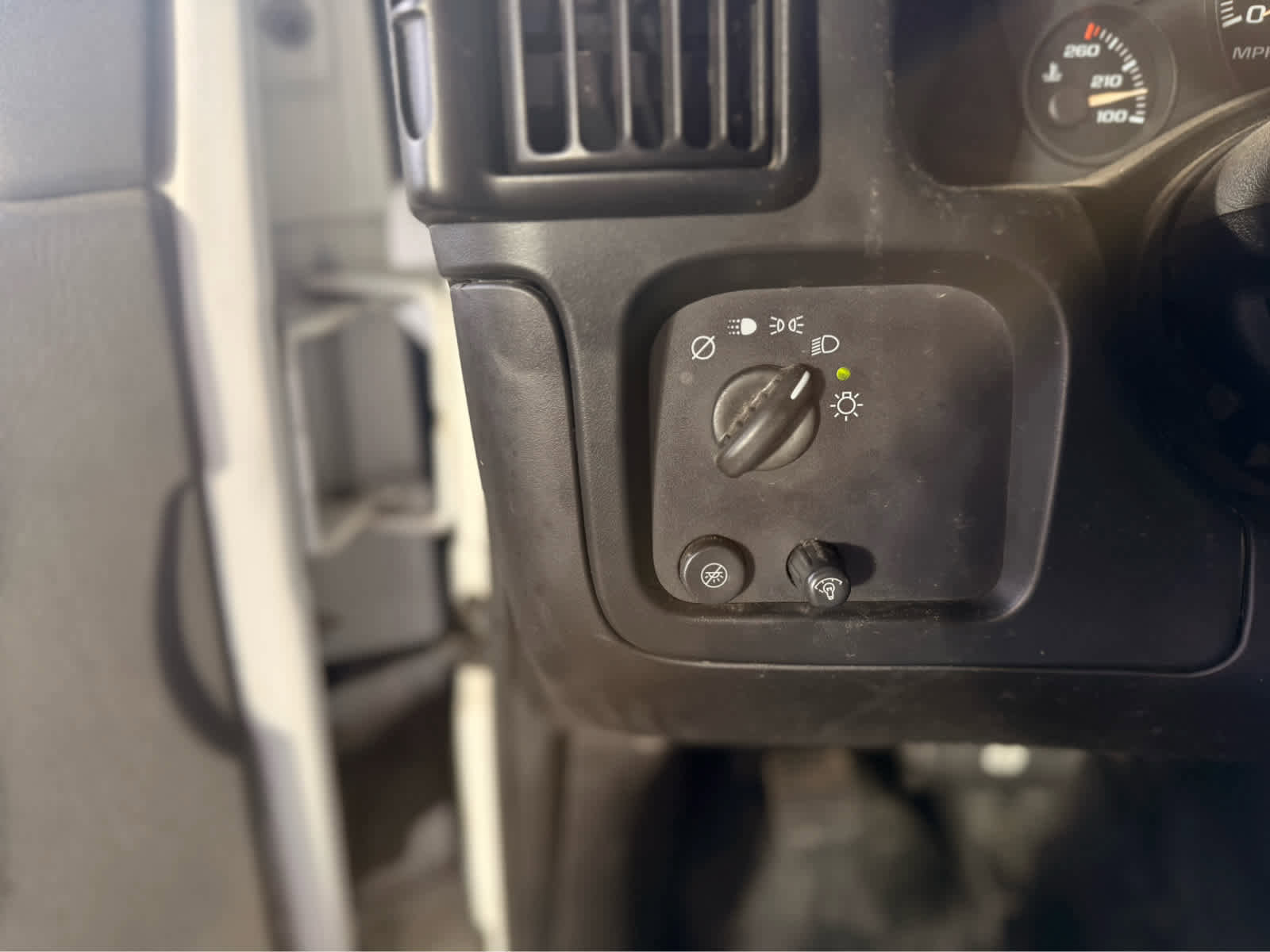 Used 2005 Chevrolet Express 2500 Extended image 10