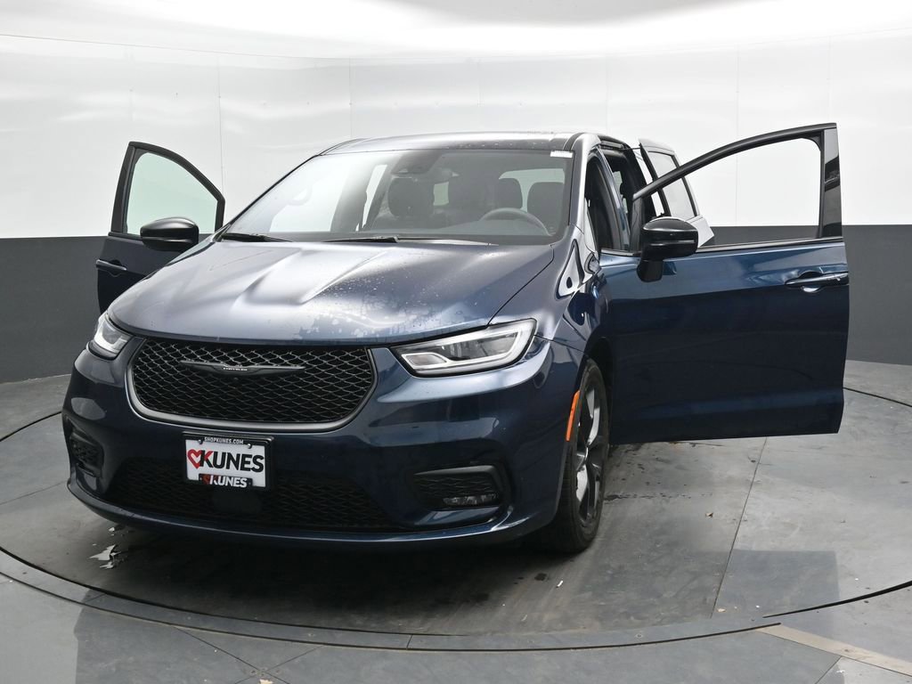 Used 2023 Chrysler Pacifica Limited w/ S Appearance Package FWD image 47