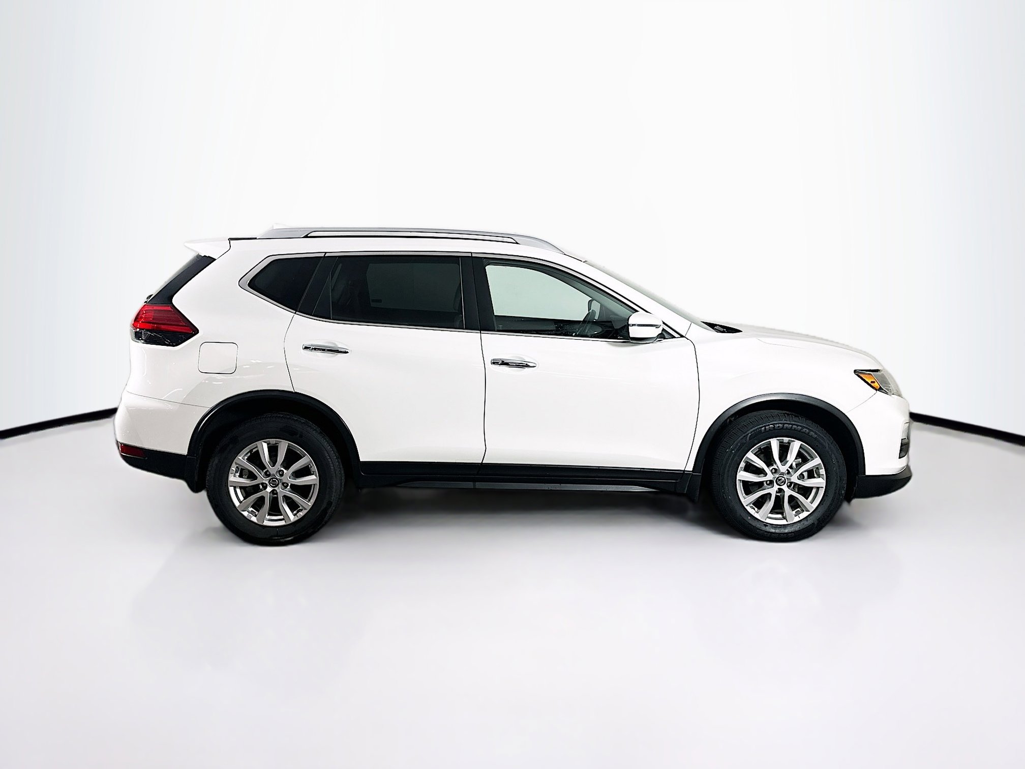Used 2017 Nissan Rogue SV FWD image 10