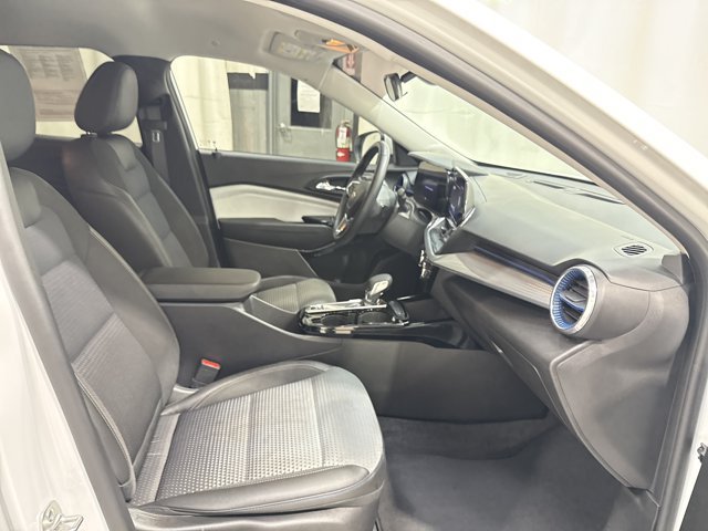 Used 2025 Chevrolet Trax LT w/ Driver Confidence Package FWD image 28