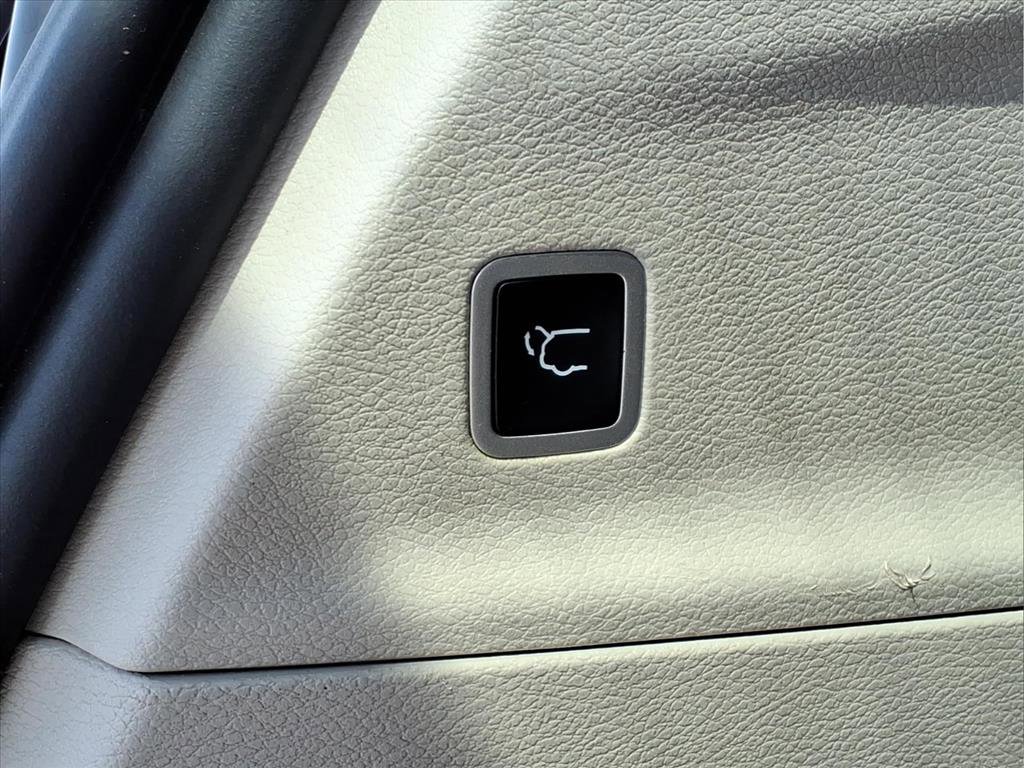 Used 2022 Chrysler Pacifica Touring-L FWD image 11