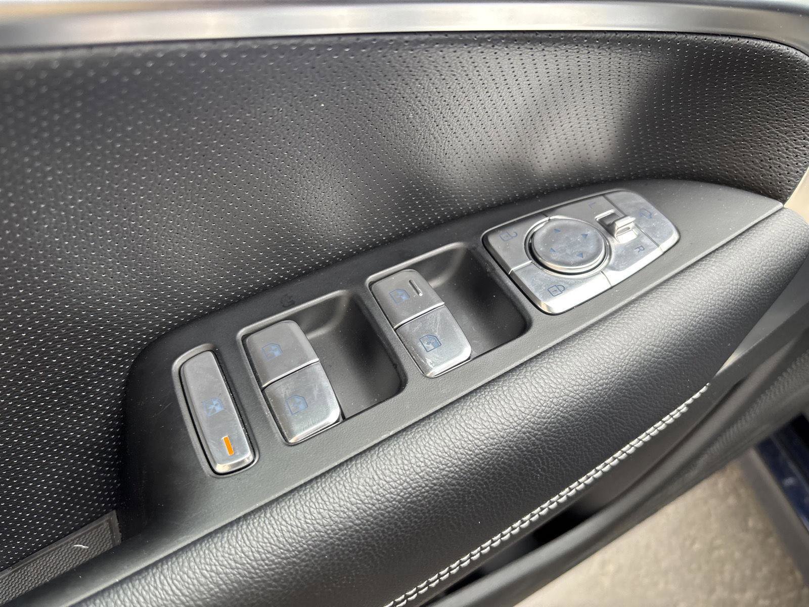 Used 2026 Genesis G70 2.5T Prestige image 12