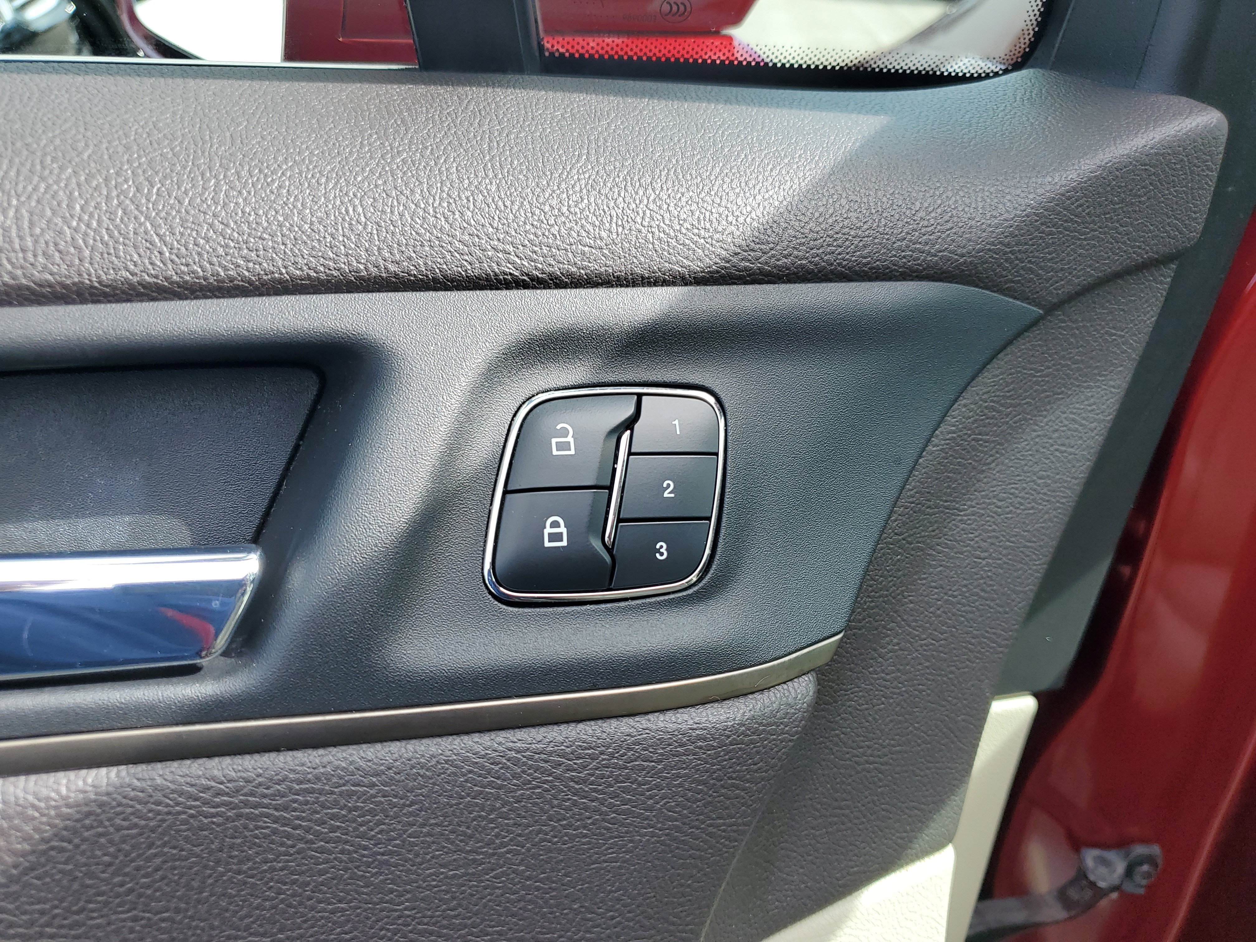 Used 2018 Lincoln MKC Select w/ Select Plus Package image 19