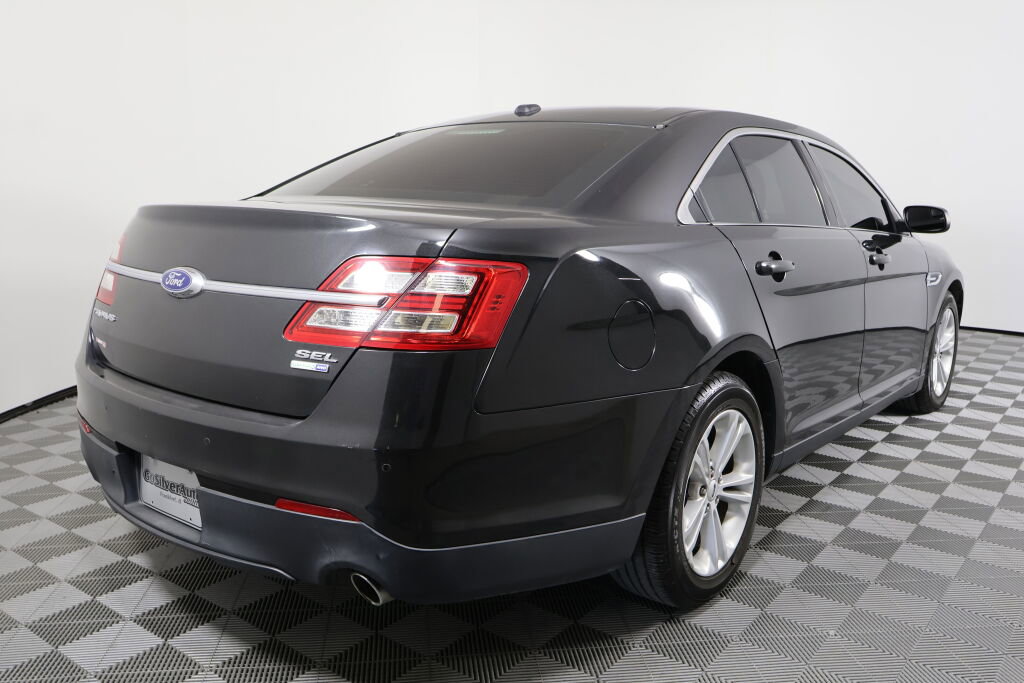 Used 2015 Ford Taurus SEL image 2