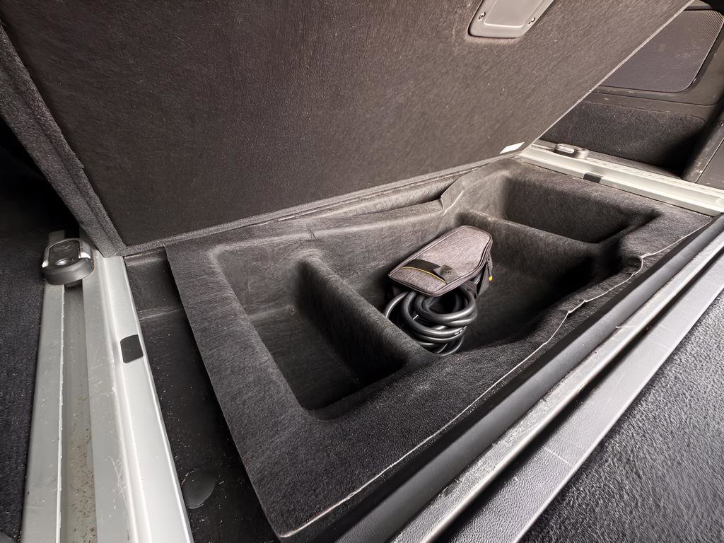 Used 2023 Rivian R1S Adventure image 27