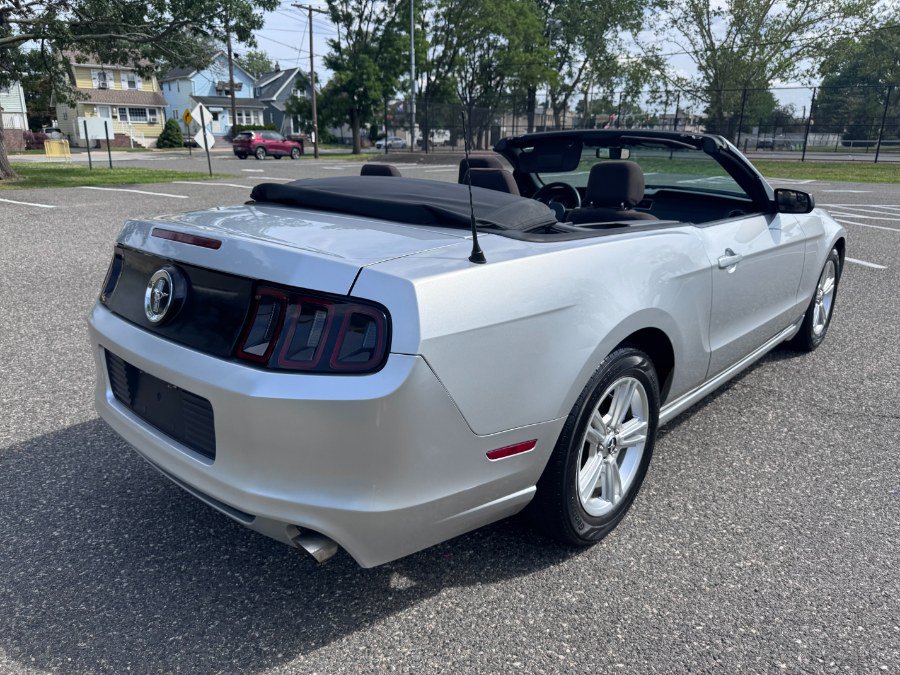 Used 2013 Ford Mustang Convertible RWD image 11