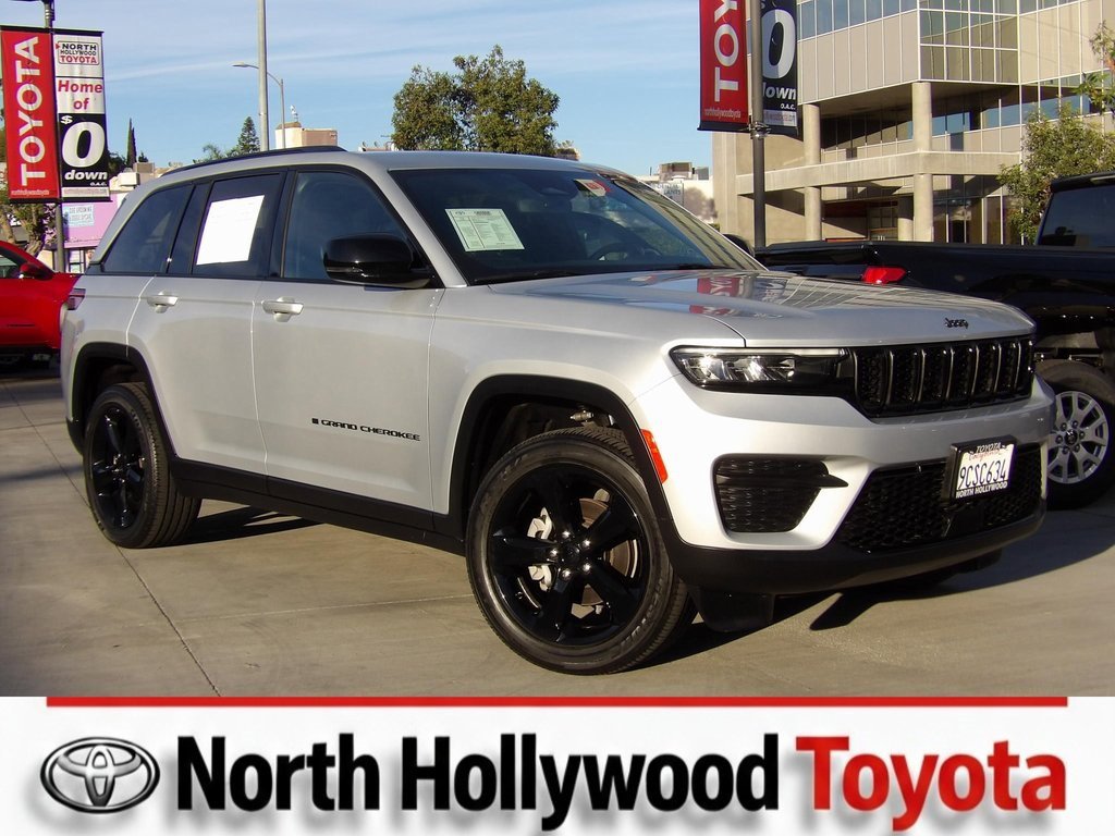 Used 2022 Jeep Grand Cherokee Altitude image 1