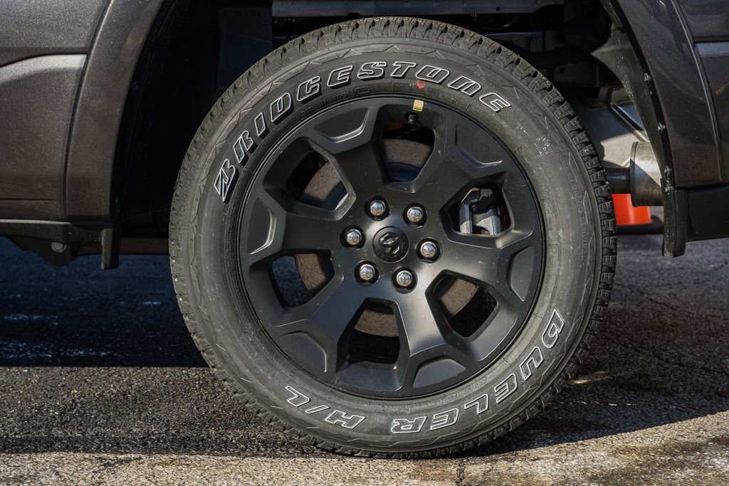 New 2026 RAM 1500 4x4 Crew Cab image 21