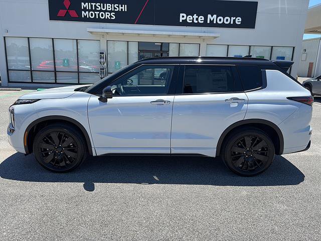 New 2026 Mitsubishi Outlander SEL Black Edition FWD image 3