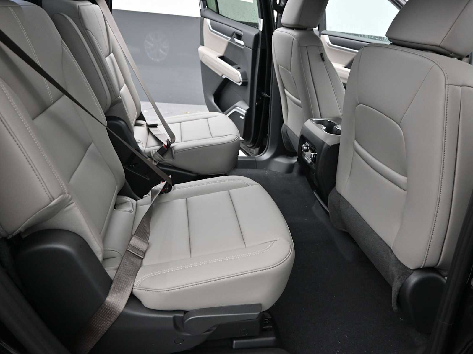 New 2026 GMC Acadia Elevation w/ Elevation Premium Package AWD/4WD image 23