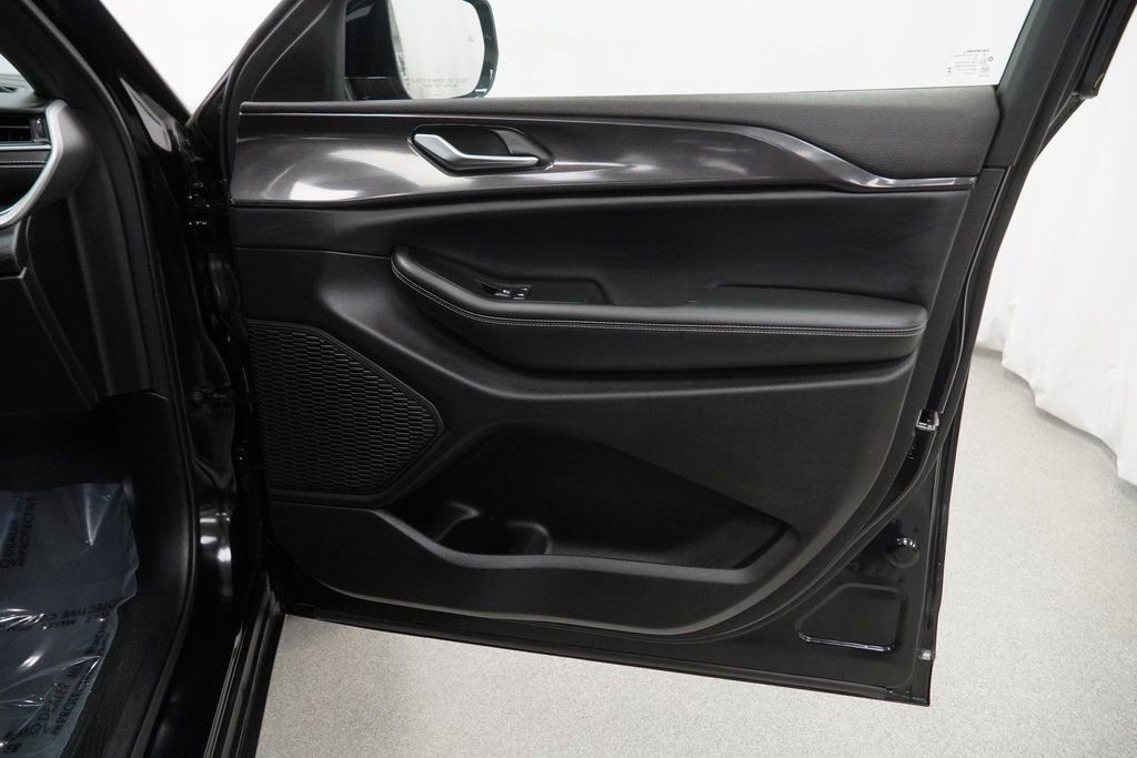 Certified 2023 Jeep Grand Cherokee Altitude image 41