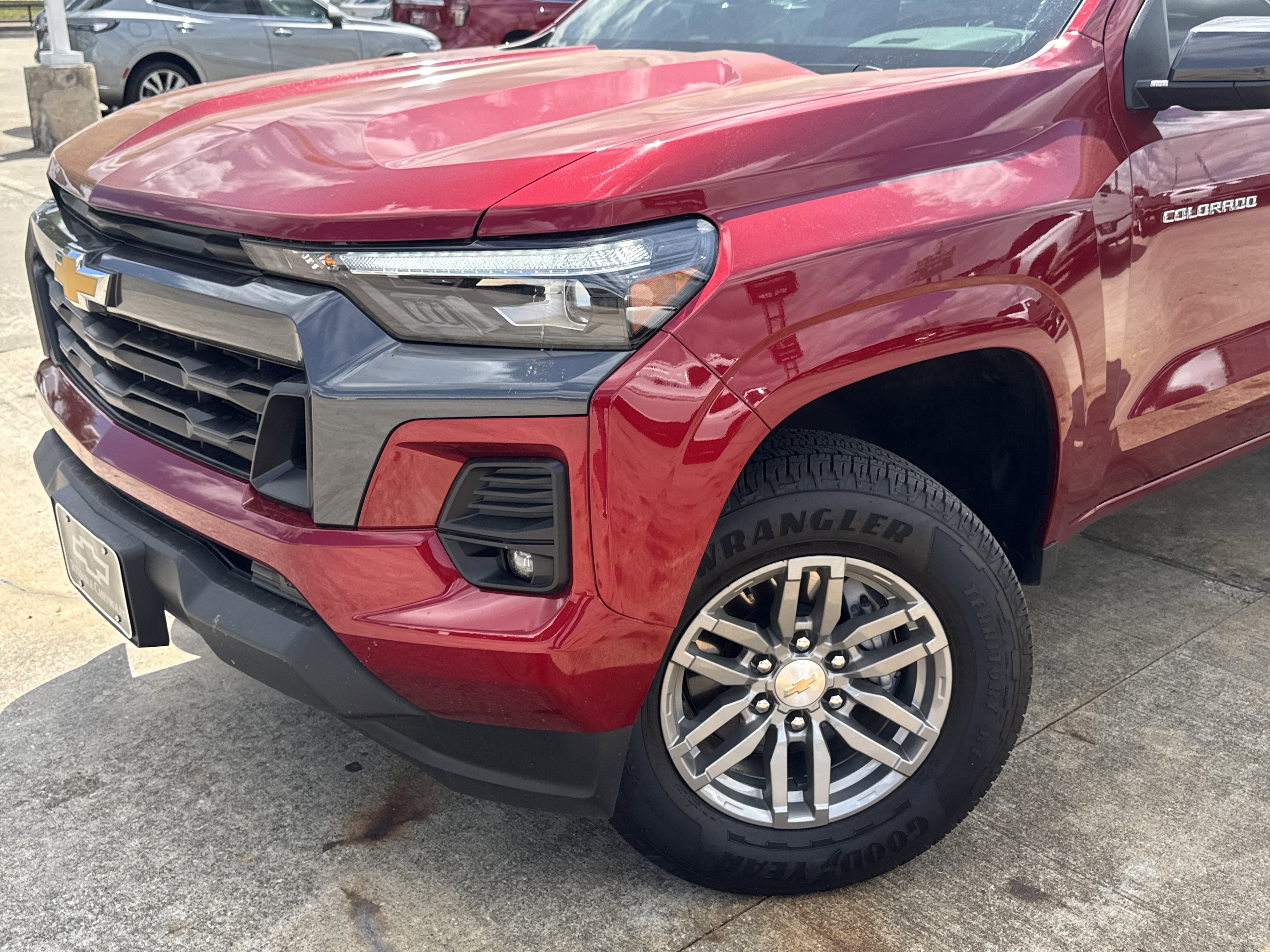 Used 2025 Chevrolet Colorado LT w/ LT Convenience Package image 2