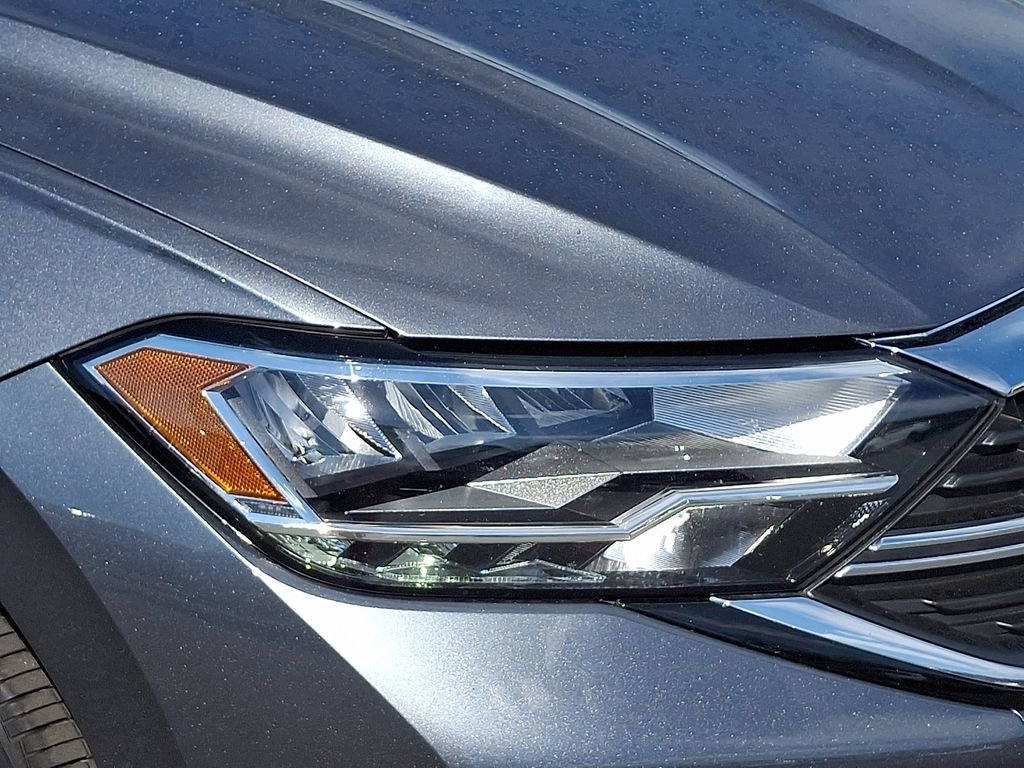 Used 2024 Volkswagen Jetta SE image 9