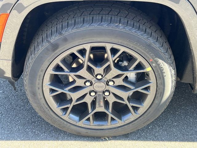 New 2025 Jeep Grand Cherokee Summit image 13