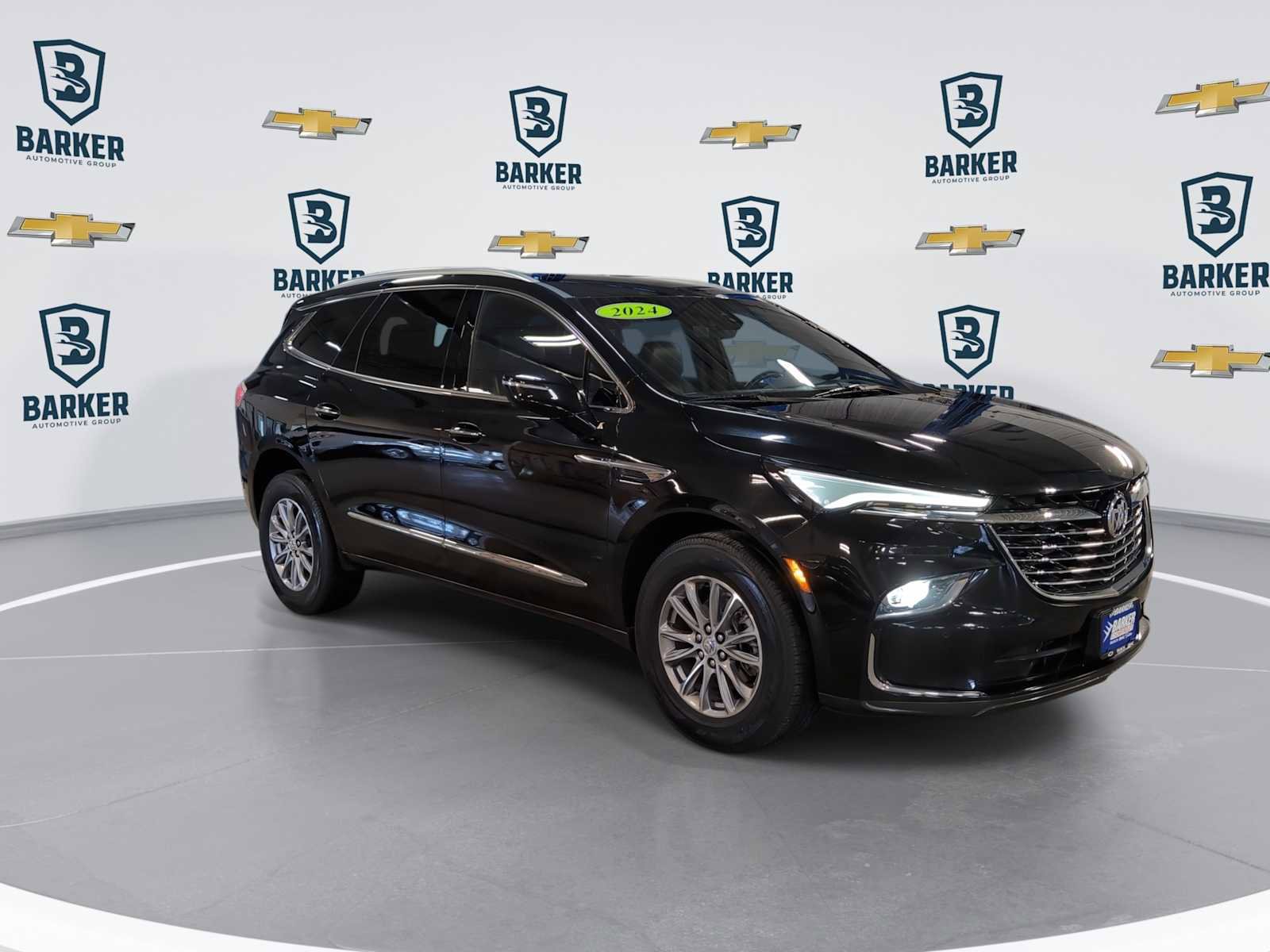 Used 2024 Buick Enclave Premium AWD/4WD image 2