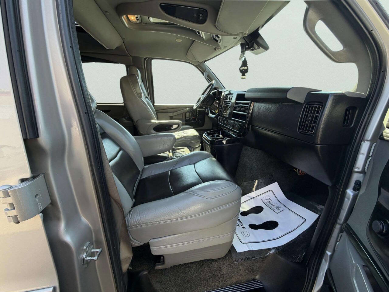 Used 2021 Chevrolet Express 2500 LS w/ Enhanced Convenience Package image 29