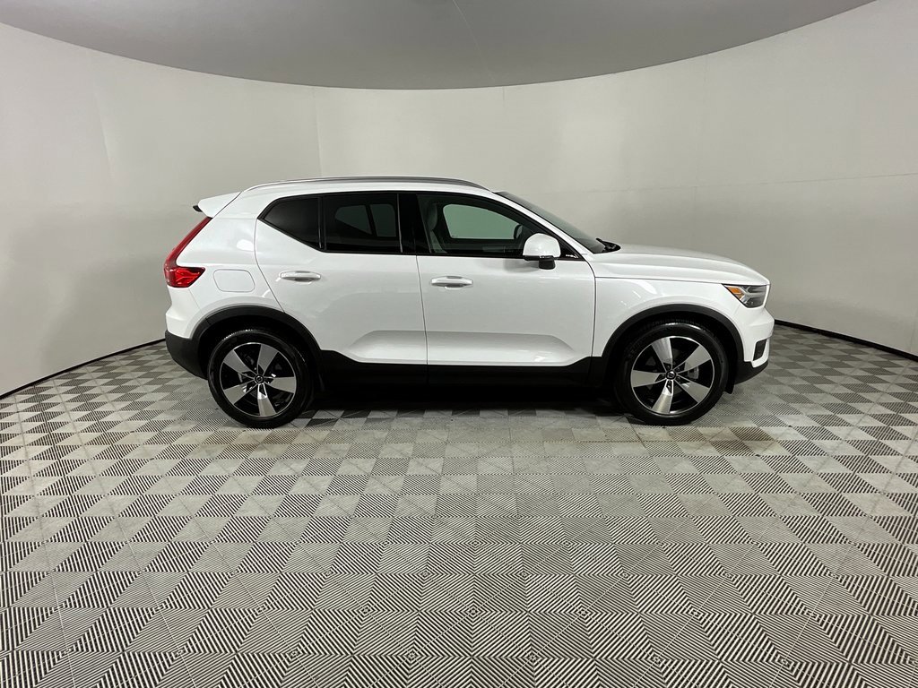 Used 2021 Volvo XC40 T5 Momentum w/ Premium Package image 5