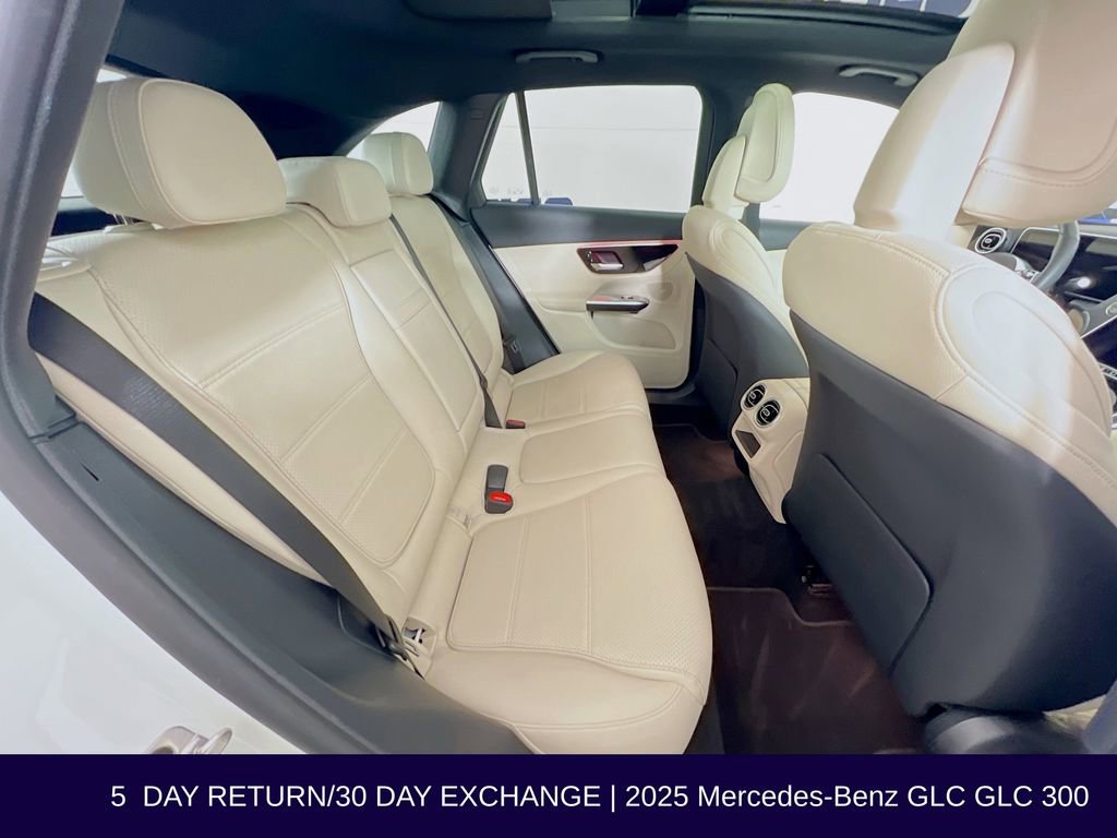 Used 2025 Mercedes-Benz GLC 300 4MATIC image 31