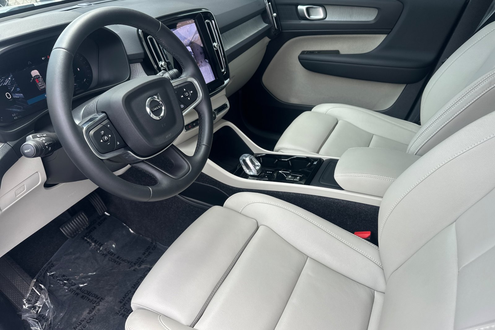 Used 2026 Volvo XC40 B5 Plus w/ Protection Package Premier AWD/4WD image 14