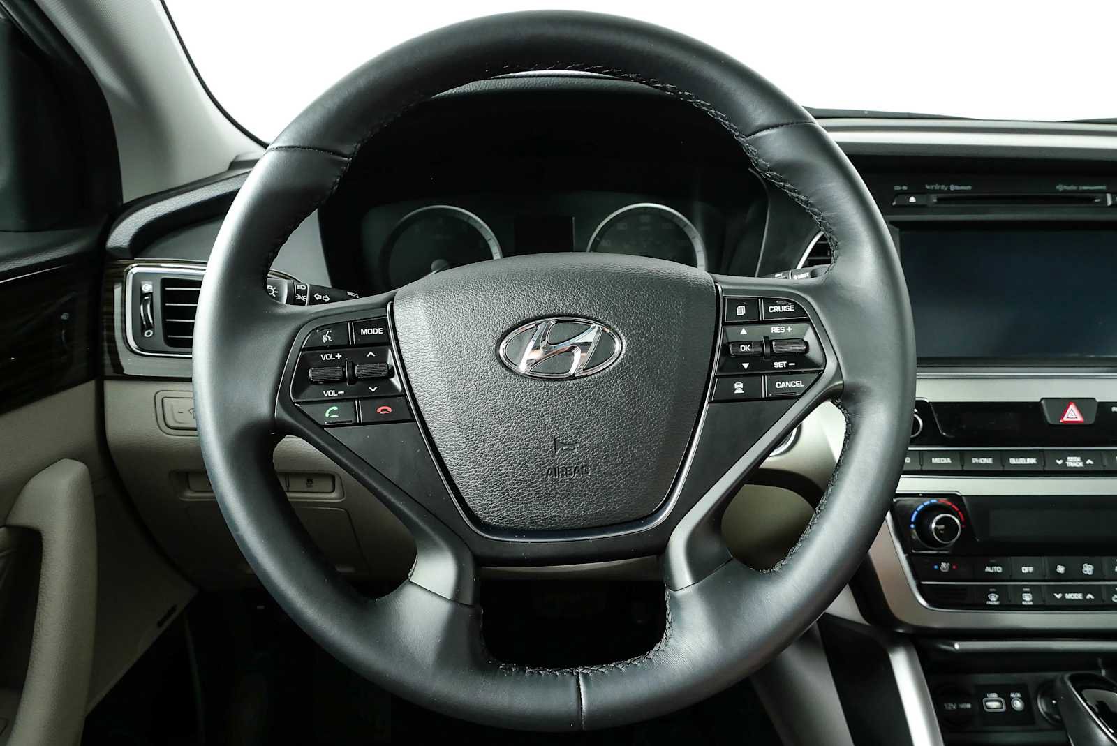 Used 2017 Hyundai Sonata Limited w/ Ultimate Package 04 FWD image 9