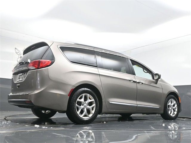 Used 2018 Chrysler Pacifica Touring-L Plus w/ Tire & Wheel Group image 34