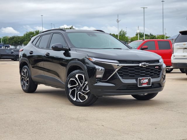 Used 2025 Chevrolet Trax RS w/ Driver Confidence Package FWD image 2