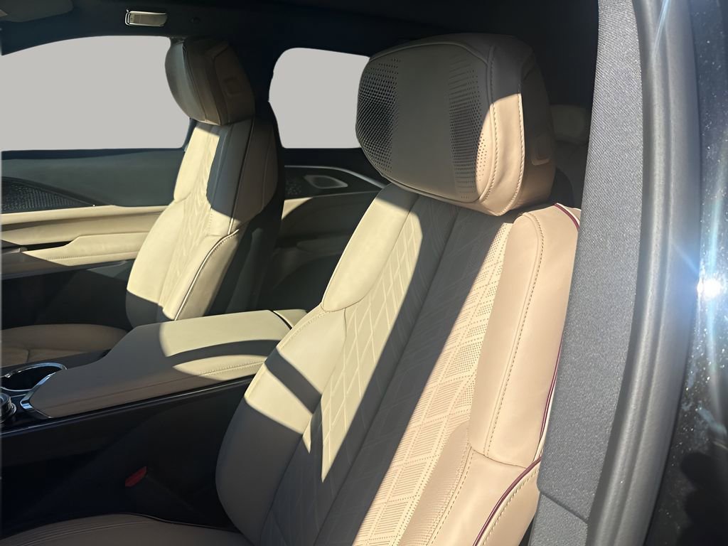 New 2026 Cadillac Lyriq Signature Luxury image 27